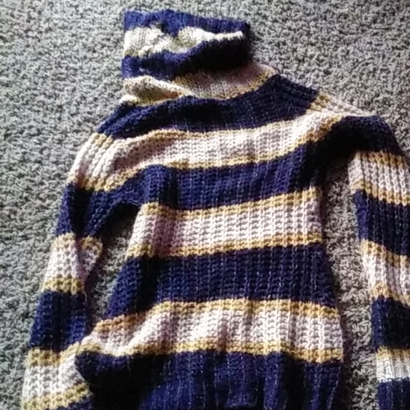 Sweater - Picture 1 of 1